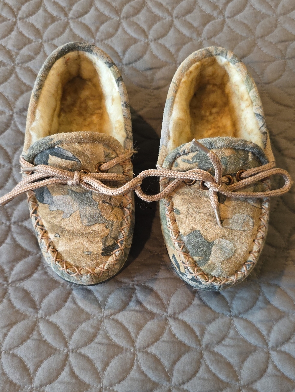 Old Friend Moccasin Fuzzy Fleece Lined Slippers, Camo, Toddler / Kids Size 10